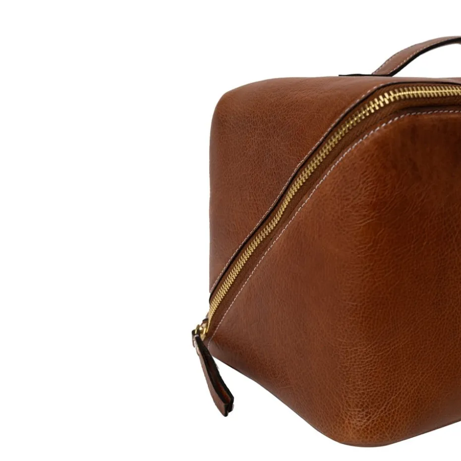 RE:Designed Project 10 Oppbevaring – Walnut/Gold